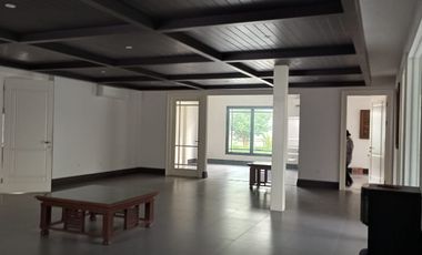 DIJUAL / DISEWAKAN GEDUNG RAYA DIPONEGORO PARKIRAN LUAS