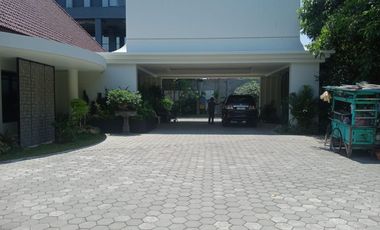 DIJUAL / DISEWAKAN GEDUNG RAYA DIPONEGORO PARKIRAN LUAS