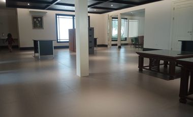 DIJUAL / DISEWAKAN GEDUNG RAYA DIPONEGORO PARKIRAN LUAS