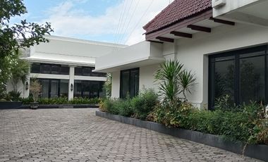 DIJUAL / DISEWAKAN GEDUNG RAYA DIPONEGORO PARKIRAN LUAS