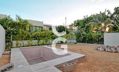 Casa en Venta en Cancún en Residencial Lagos del Sol con 4 Recámaras y Alberca