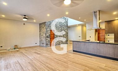 Casa en Venta en Cancún en Residencial Lagos del Sol con 4 Recámaras y Alberca