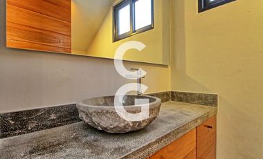 Casa en Venta en Cancún en Residencial Lagos del Sol con 4 Recámaras y Alberca