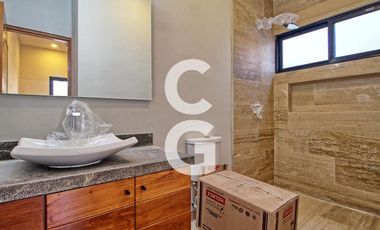 Casa en Venta en Cancún en Residencial Lagos del Sol con 4 Recámaras y Alberca