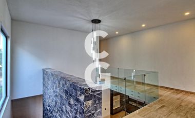 Casa en Venta en Cancún en Residencial Lagos del Sol con 4 Recámaras y Alberca