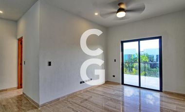 Casa en Venta en Cancún en Residencial Lagos del Sol con 4 Recámaras y Alberca