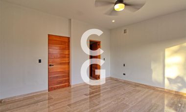 Casa en Venta en Cancún en Residencial Lagos del Sol con 4 Recámaras y Alberca