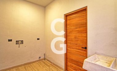 Casa en Venta en Cancún en Residencial Lagos del Sol con 4 Recámaras y Alberca