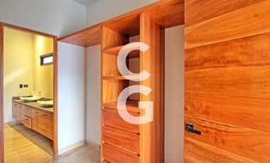 Casa en Venta en Cancún en Residencial Lagos del Sol con 4 Recámaras y Alberca