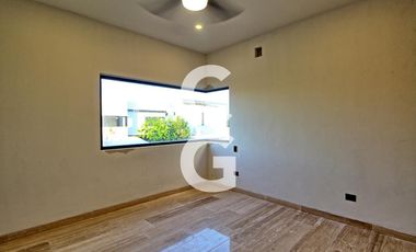 Casa en Venta en Cancún en Residencial Lagos del Sol con 4 Recámaras y Alberca