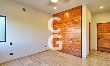 Casa en Venta en Cancún en Residencial Lagos del Sol con 4 Recámaras y Alberca