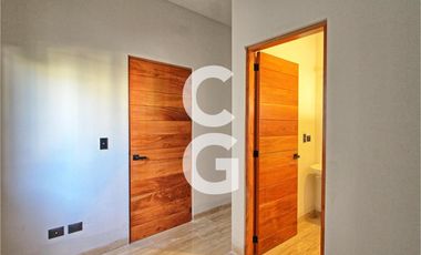 Casa en Venta en Cancún en Residencial Lagos del Sol con 4 Recámaras y Alberca