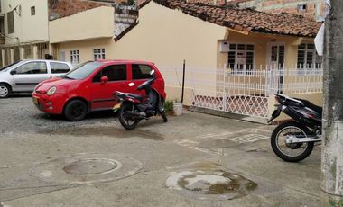 VENDO CASA  ESQUINERA BARRIO LA RIVERA 2  NTE DE CALI