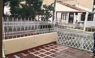 VENDO CASA  ESQUINERA BARRIO LA RIVERA 2  NTE DE CALI