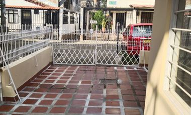 VENDO CASA  ESQUINERA BARRIO LA RIVERA 2  NTE DE CALI