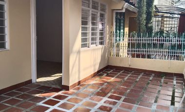 VENDO CASA  ESQUINERA BARRIO LA RIVERA 2  NTE DE CALI