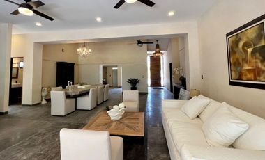 CASA EN VENTA MERIDA YUCATAN , CON VISTA AL CAMPO DE GOLF LA CEIBA UNA PLANTA