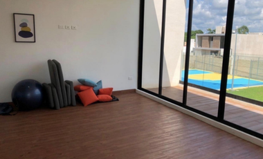 CASA EN PRE-VENTA EN MERIDA, 1 PLANTA CON PISCINA