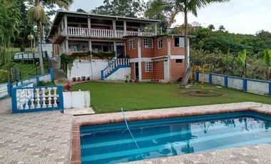 FINCA  CON PISCINA EN VENTA
