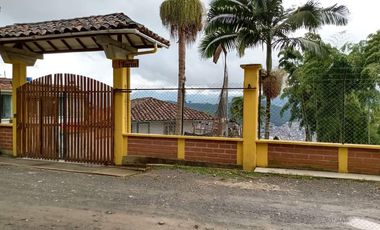 FINCA  CON PISCINA EN VENTA