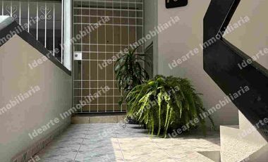 Se vende departamento en calle cerrada en Colinas del Sur