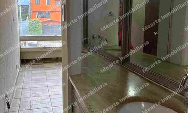 Se vende departamento en calle cerrada en Colinas del Sur