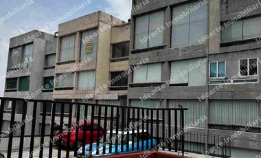 Se vende departamento en calle cerrada en Colinas del Sur