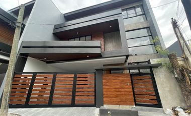 THREE STOREY WITH 6 BEDROOMS FOR SALE NEAR SKYWAY BETTER LIVING