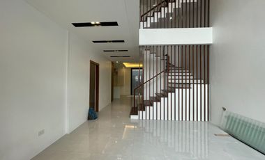 THREE STOREY WITH 6 BEDROOMS FOR SALE NEAR SKYWAY BETTER LIVING