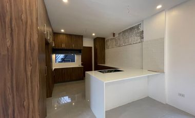 THREE STOREY WITH 6 BEDROOMS FOR SALE NEAR SKYWAY BETTER LIVING