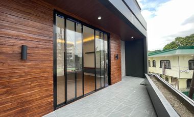 THREE STOREY WITH 6 BEDROOMS FOR SALE NEAR SKYWAY BETTER LIVING