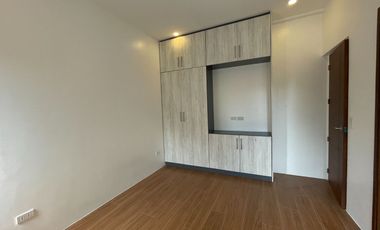 THREE STOREY WITH 6 BEDROOMS FOR SALE NEAR SKYWAY BETTER LIVING
