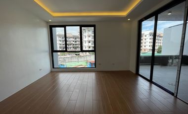 THREE STOREY WITH 6 BEDROOMS FOR SALE NEAR SKYWAY BETTER LIVING