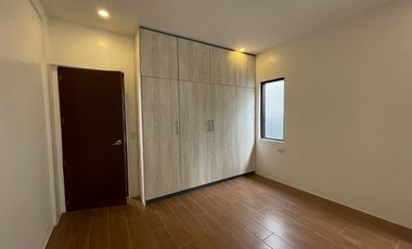 THREE STOREY WITH 6 BEDROOMS FOR SALE NEAR SKYWAY BETTER LIVING