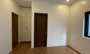 THREE STOREY WITH 6 BEDROOMS FOR SALE NEAR SKYWAY BETTER LIVING