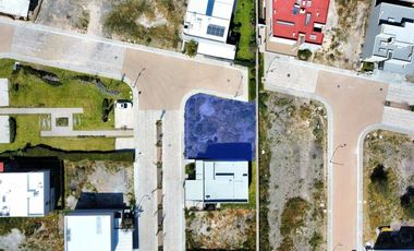 Terreno en esquina frente a área verde en San Felipe