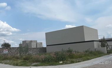 Terreno en esquina frente a área verde en San Felipe