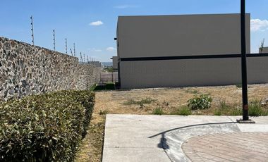 Terreno en esquina frente a área verde en San Felipe
