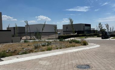 Terreno en esquina frente a área verde en San Felipe