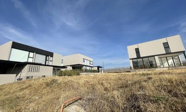 Terreno con excelente ubicación y orientación en Lomas del Campanario Norte
