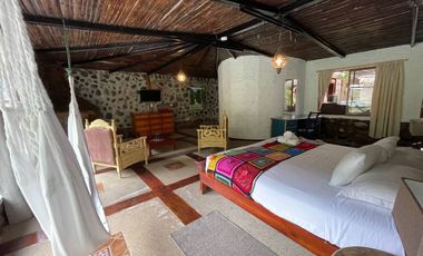 VENTA  HOTEL, RESTAURANT / BAÑOS DE AGUA SANTA - SECTOR RÍO VERDE