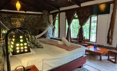 VENTA  HOTEL, RESTAURANT / BAÑOS DE AGUA SANTA - SECTOR RÍO VERDE