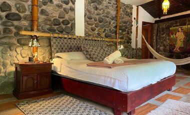 VENTA  HOTEL, RESTAURANT / BAÑOS DE AGUA SANTA - SECTOR RÍO VERDE