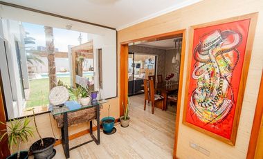 SE VENDE CASA EN CALLE PADRE HURTADO, SECTOR SUR.