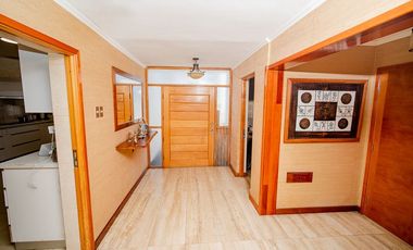 SE VENDE CASA EN CALLE PADRE HURTADO, SECTOR SUR.