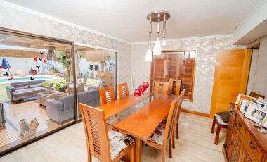 SE VENDE CASA EN CALLE PADRE HURTADO, SECTOR SUR.