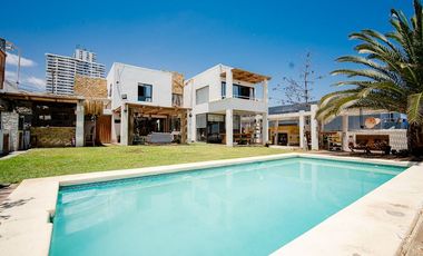 SE VENDE CASA EN CALLE PADRE HURTADO, SECTOR SUR.