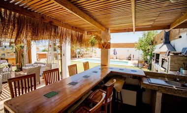 SE VENDE CASA EN CALLE PADRE HURTADO, SECTOR SUR.