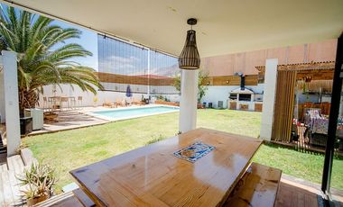 SE VENDE CASA EN CALLE PADRE HURTADO, SECTOR SUR.