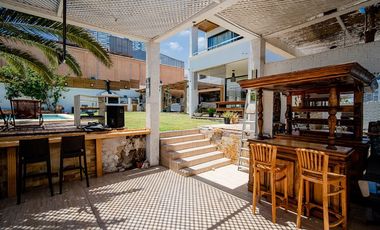 SE VENDE CASA EN CALLE PADRE HURTADO, SECTOR SUR.